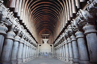 El gran chaitya en las cuevas budistas de Karla, cerca de Lonavala