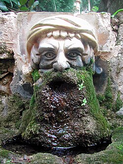 Fuente en la posesión de Raixa