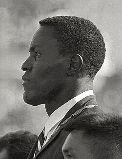 Fotografía de perfil de Rafer Johnson
