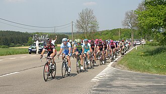 Pelotón de ciclistas durante la Flecha Valona 2007