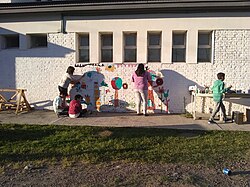 Expresión de pintura libre en el muro en la ciudad de Viedma