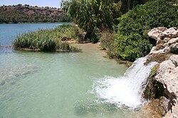 Salto de agua en la laguna de Santos Morcillo en las lagunas de Ruidera