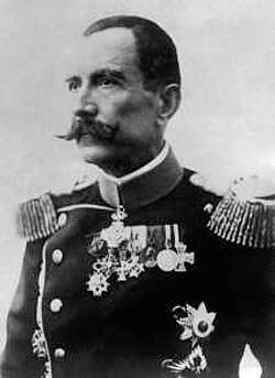 Fotografía de perfil de Petar Bojović con uniforme militar.