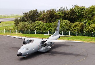 Avión CASA C-295 en pista