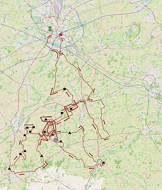 Pelotón de ciclistas durante la carrera