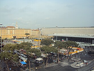 Vista de la estación de Roma Termini en la Piazza dei Cinquecento