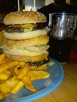 Un tráiler de hamburguesas con acompañamiento