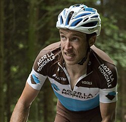 Retrato de perfil del ciclista Alexandre Geniez