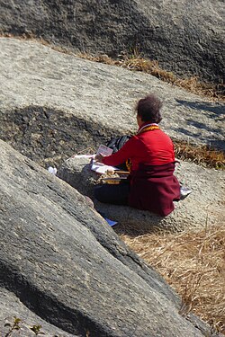 Practicante de un ritual en la montaña Inwangsan, Seúl, Corea del Sur