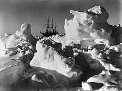 HMS Endurance atrapado en los hielos antárticos, 1915 fotografía de Frank Hurley