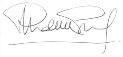 Firma de Almudena Grandes