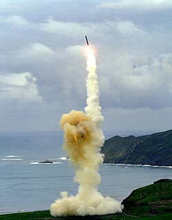 Lanzamiento de prueba de un misil Minuteman III desde la Base Vandenberg.