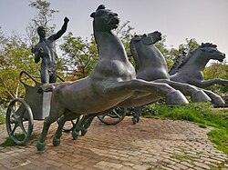 Escultura Aurigas Olímpicas en el parque de Can Dragó