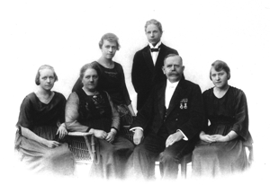 Carl Edvard Johansson con su familia