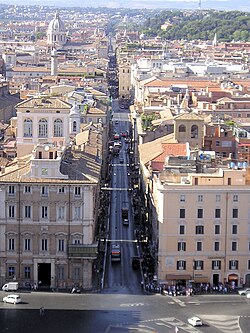 La Via del Corso vista desde el monumento al Vittoriano en Roma.