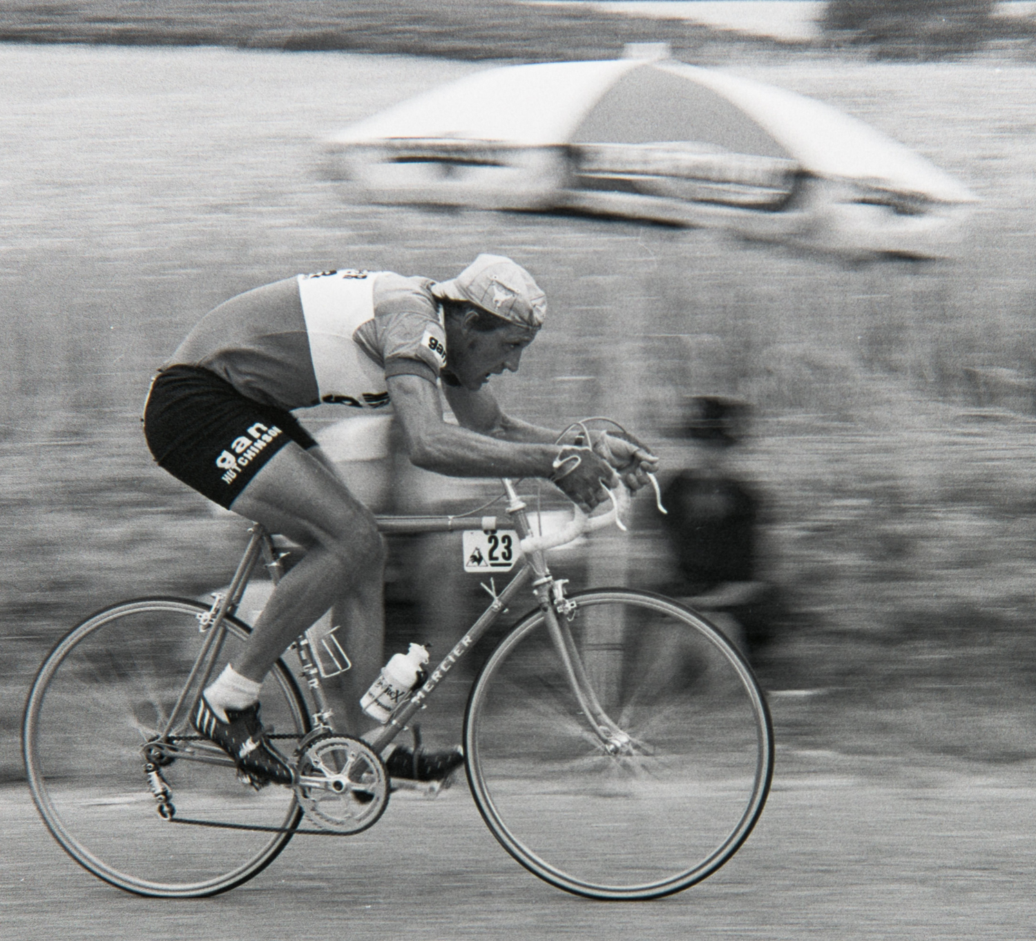 Fotografía y datos biográficos de Jean-Pierre Genet