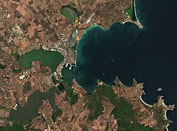 Vista satelital de los limanes de Burgas en Bulgaria.