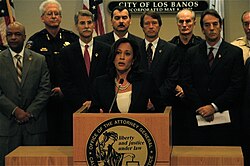 Kamala Harris en un acto público como fiscal general