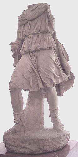 Supuesta estatua de Ascanio en mármol procedente de Emérita Augusta en el Museo Arqueológico Nacional.