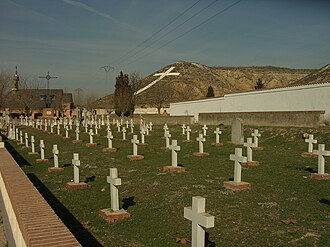 Hileras de tumbas en el cementerio con las víctimas de la Masacre de Paracuellos.