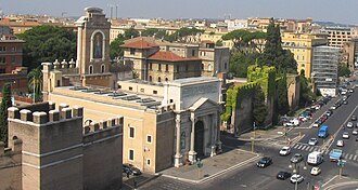 Vista general de la Porta Pia en Roma
