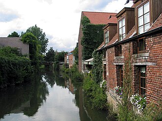 Vista del río Senne en un entorno urbano