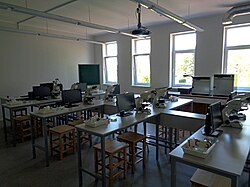 Interior de un laboratorio de microbiología alimentaria