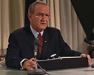 Lyndon B. Johnson anunciando que no se presentará a la reelección