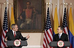 George W. Bush y Álvaro Uribe