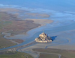 Marea baja en el Monte Saint-Michel