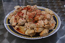 Plato de pollo acompañado de papas