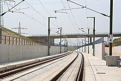 Curva ferroviaria con peralte