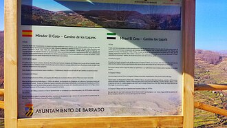 Cartel turístico bilingüe