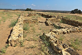 Restos arqueológicos de la muralla de Tejada la Vieja en Huelva