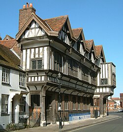 Arquitectura histórica conservada en la Casa Tudor de Southampton