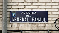 Placa de la avenida del General Fanjul, posteriormente modificada