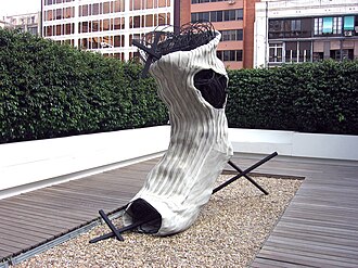 Escultura Calcetín expuesta en la Fundación Antoni Tàpies