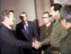 Reunión histórica entre Donald Rumsfeld y Sadam Huseín en 1983