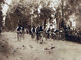 Ciclistas en la edición de 1911 del Giro de Lombardía