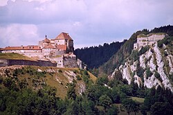 Fort de Joux , un famoso castillo en el Jura francés.