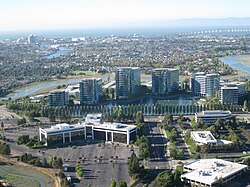 Oracle HQ con el edificio Oracle Plaza