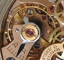 El mecanismo interior de un reloj mecánico