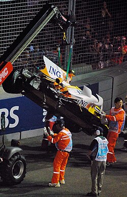 Monoplaza accidentado en pista