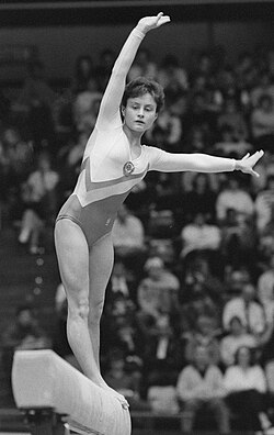 Yelena Shushunova durante su ejercicio gimnástico en Seúl.