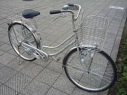 Bicleta clásica sobre la vía pública