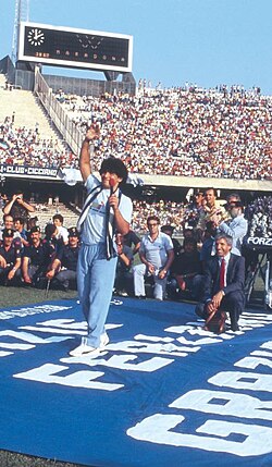 Presentación de Diego Armando Maradona en el Napoli