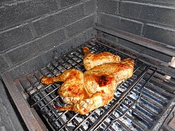Plato de frango piri-piri con patatas
