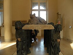 Pies de la tumba