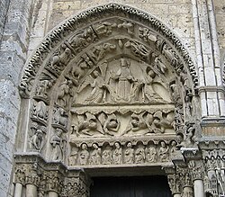 Tímpano del portal izquierdo