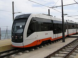 Tren-tram en la estación Sangueta del TRAM Metropolitano de Alicante.